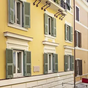Garibaldi Piazza Di Spagna *** רומא